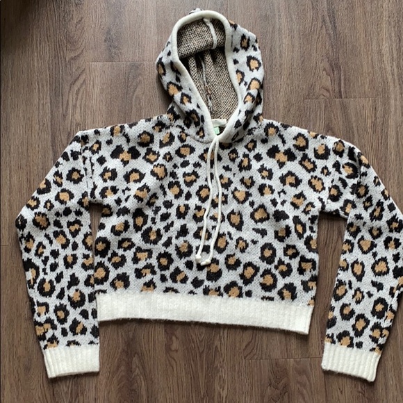 Anthropologie Cropped Leopard Sweatshirt - Picture 4 of 14